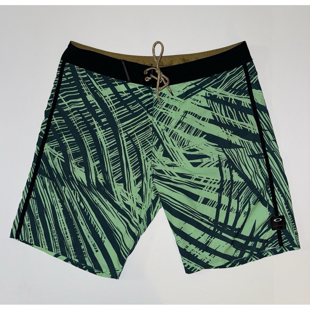 Men's Size 32 Oakley Abstract Green/Black Board Shorts Drawstring Surf Beach